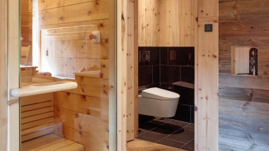 Zimmer mit Dusch WCs und Sauna